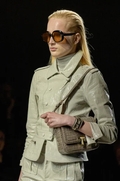 Look 25